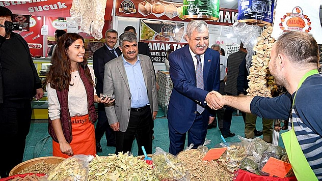 Başkan Polat fuarı gezdi