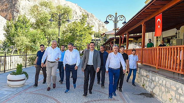 Başkan Polat ilçeleri geziyor