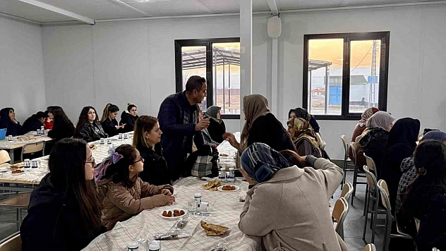 Vatandaşlarla aynı sofrada buluştu