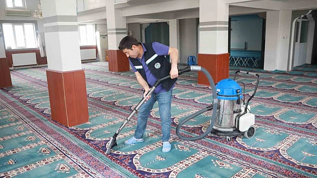 Battalgazi'de bayram mesaisi: Yollar onarılıyor, camiler temizleniyor, esnaf denetleniyor