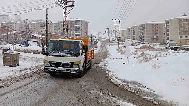 Malatya'da karla mücadele seferberliği: Yollar tek tek açılıyor
