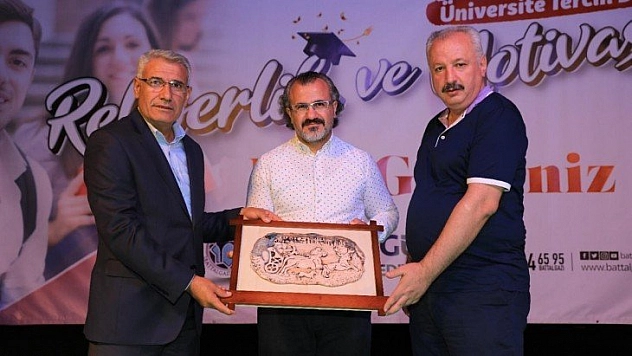 Aslanhan, gençlerle buluştu