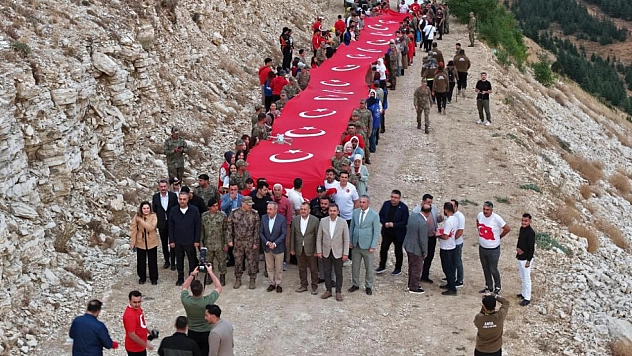 Bayrağa Saygı Yürüyüşü gerçekleştirildi