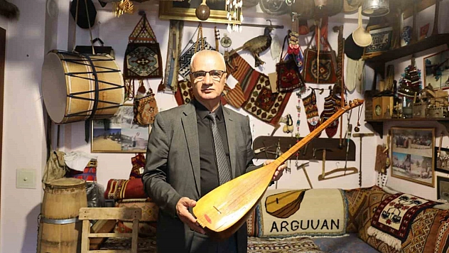 Başkanın evinde tarih saklı: Yüz yıllık eşyaları sergiliyor