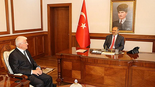 Projelerini anlattı 