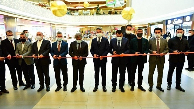 AVM'de sergi açıldı