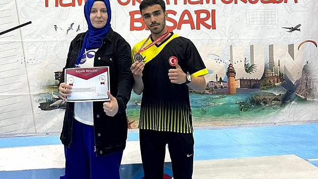 Bilek güreşinde Türkiye 2'ncisi oldu