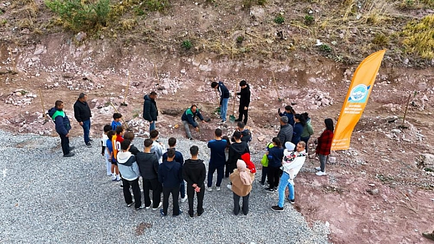 Bin 150 fidan toprakla buluştu