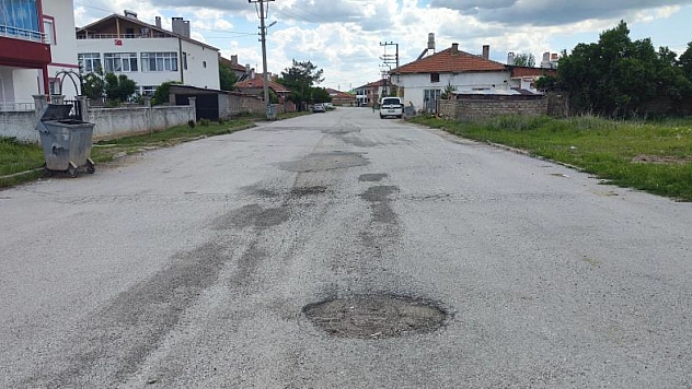 Bozuk yollara mahalleli isyan etti