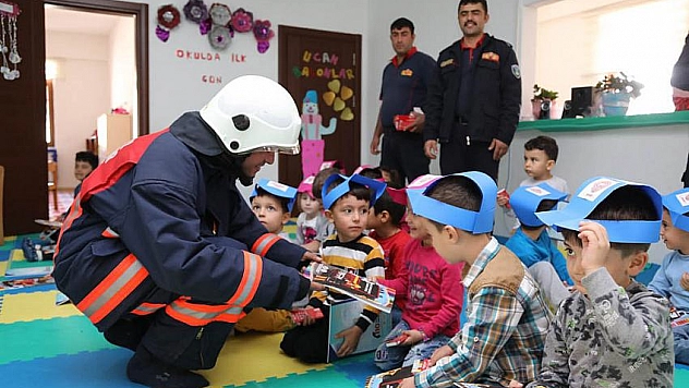 Broşür dağıttılar 