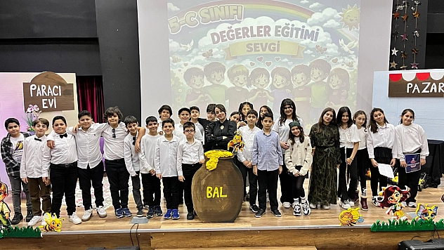 Bulut Başarı Koleji'nde değerler sahneye taşındı