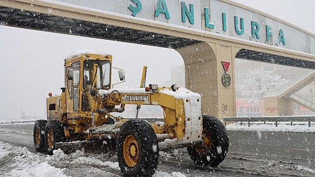 Büyükşehir Belediyesi 235 ekiple karla mücadeleyi sürdürdü
