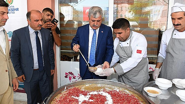 Büyükşehir'den aşure ikramı