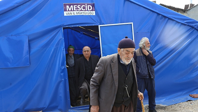 Çadırda ibadet ediyoruz