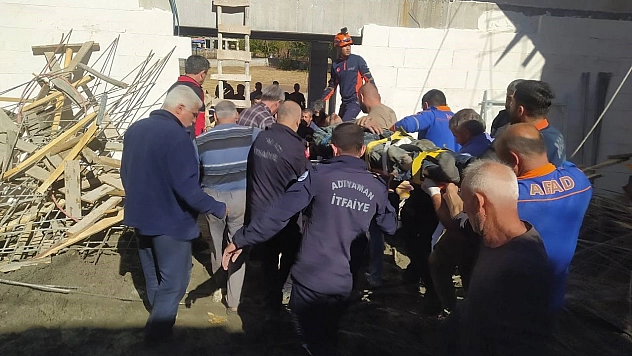 Cami kubbesi çöktü: 5 yaralı