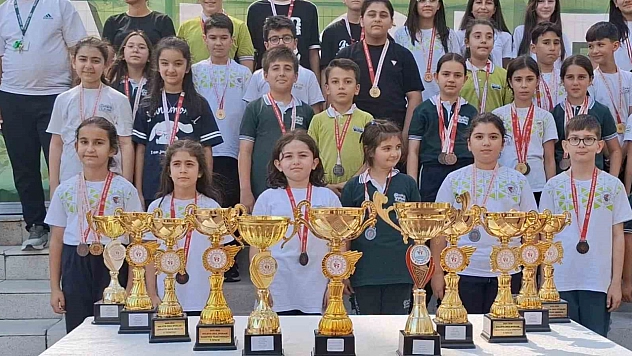 Çamlıca Koleji 332 lisanslı öğrenciyle 17 kupa ve 148 madalya kazandı