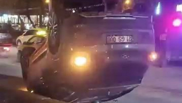 Çarpışan araçlardan biri takla attı: 1 yaralı