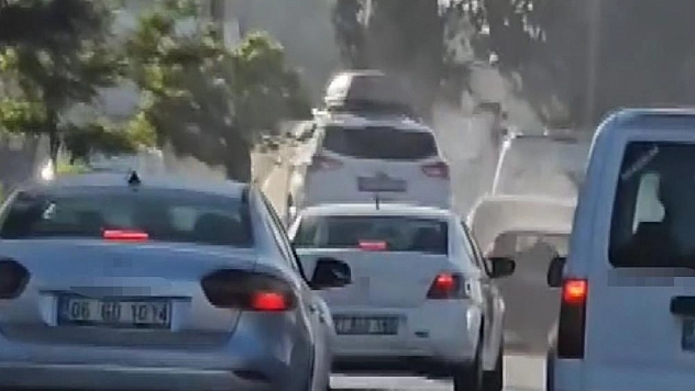 Çekici, kırmızı ışıkta 6 araca çarptı