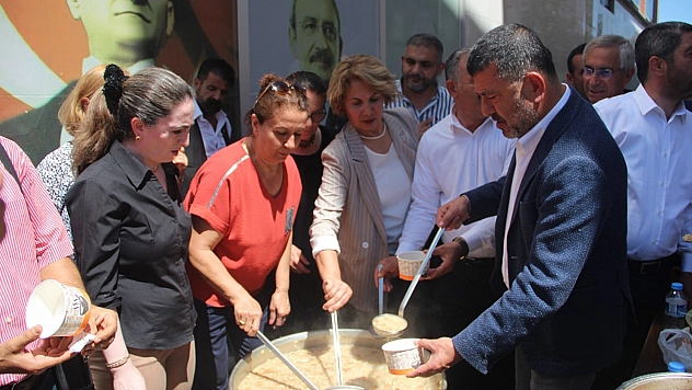 CHP'den aşure ikramı