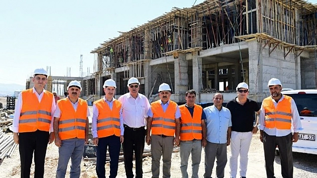 Gençlik Merkezi'ni inceledi