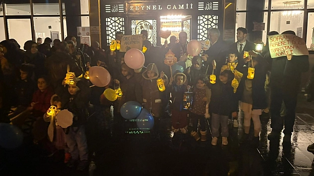 Çocuk fener alayı yürüyüşü coşkuyla gerçekleşti