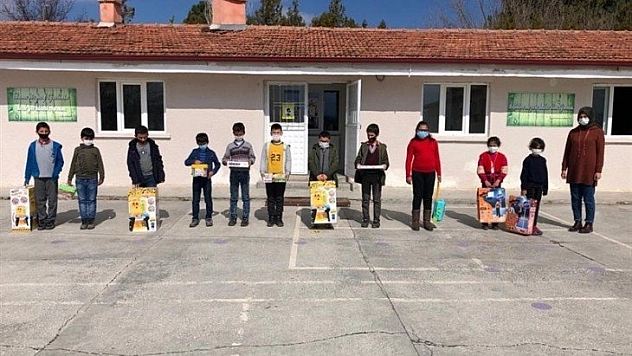 Kendi oyuncaklarını yapıyorlar