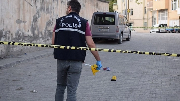 Silahla kendini  yaraladı