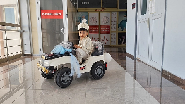 Çocukların ameliyat korkusu, akülü arabalarla azalıyor