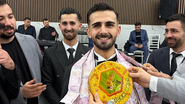 Damada altın yerine 1 kilo bal takıldı