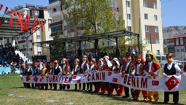 23 Nisan coşkusu