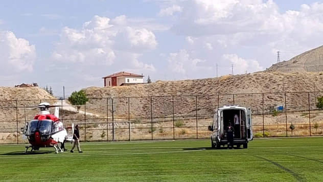 Karın ağrısı şikâyetiyle gitti: Ambulans helikopterle sevk edildi
