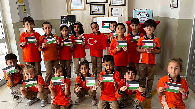 Küçük yüreklerden büyük yardım: Harçlıklar Gazze için toplandı