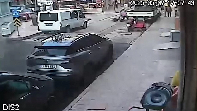 Dengesini kaybeden yaşlı adama motosiklet çarptı