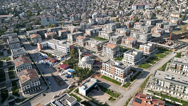 Depremin izleri silindi
