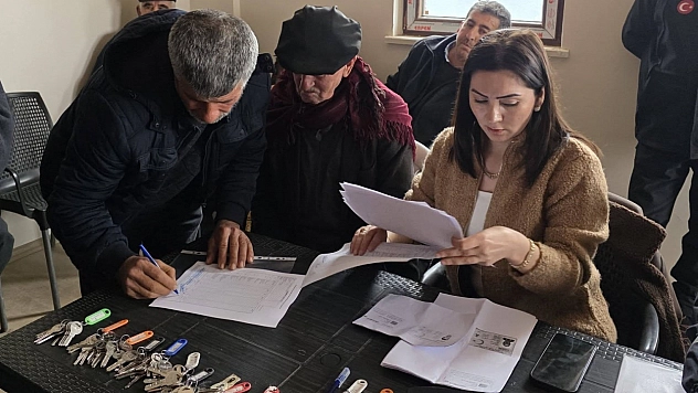 Deprem konutları teslim edilmeye devam ediyor
