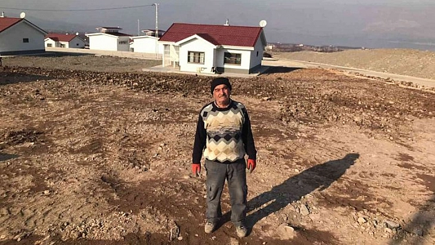 Deprem konutları teslim edildi