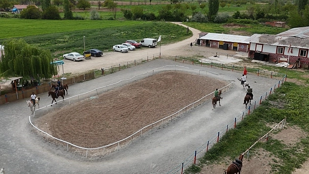 Malatya'da atlı terapiye ilgi artıyor