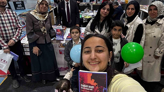 6 Şubat depremlerinin tanığı Cevdet Atalan Malatya Kitap Fuarı'nda okurlarıyla buluştu