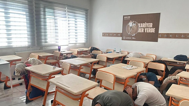 Deprem ve yangın tatbikatı gerçeğini aratmadı