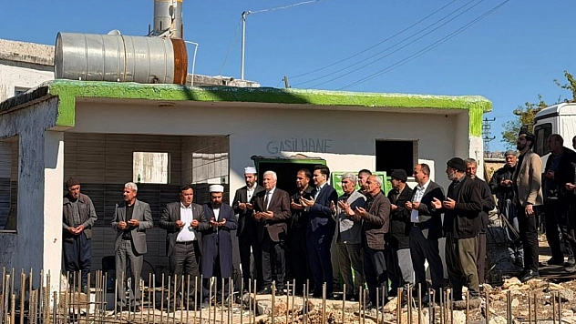 Depremde hasar gören caminin temeli atıldı