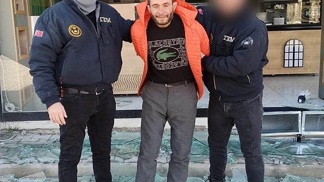 Suçüstü yakalandı