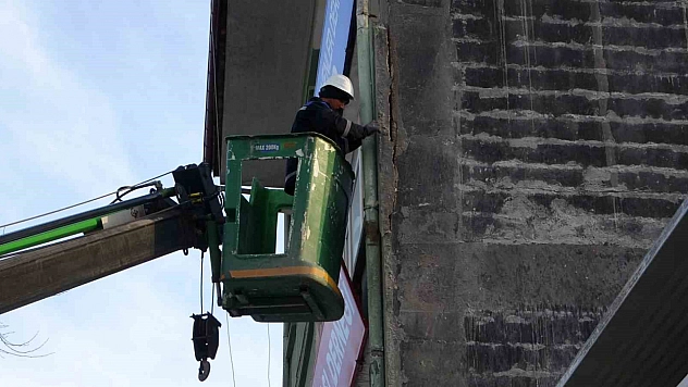 Malatya'da depremde bazı evlerin dış cephelerinde hasar oluştu