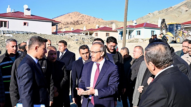 Depremin izleri Malatya'da kurumlararası iş birliğiyle siliniyor