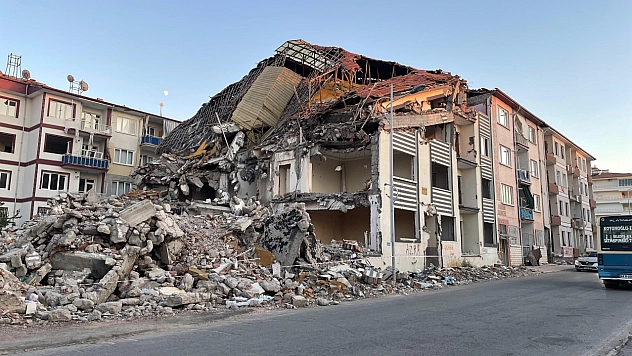 Depremin üzerinden 1000 Gün Geçti, yeni ihale açıldı | Malatya'da yıkımlar bitmiyor