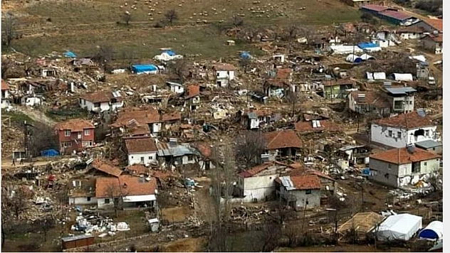 Depremzedeler köylerinde yaşamak istiyor