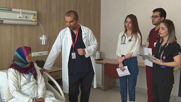 Devrim niteliğinde ameliyat: Kasıktan yeni kalp kapağı