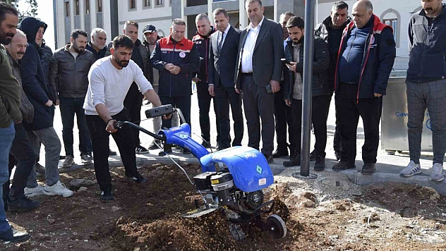 Çiftçilere tarım aletleri dağıtıldı