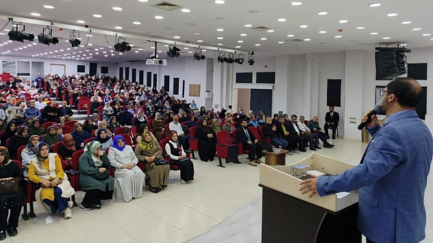 'Dijital dünyada çocuk ve ebeveyn olmak' konferansı düzenlendi
