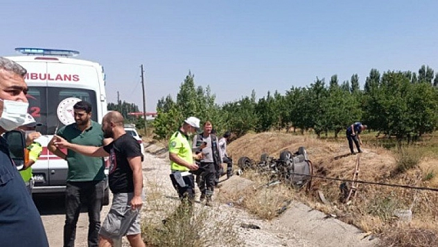 Direğe çarpıp takla attı