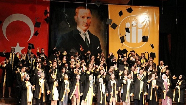 Mezuniyet sevinci